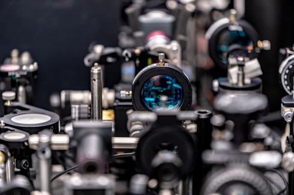 Новый оптический «транзистор» ускорит вычисления в тысячу раз при минимальных энергозатратах