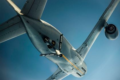 США одновременно подняли в воздух 20 самолетов-заправщиков KC-135